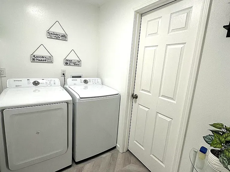 4 bed, 2000 sqft, $3,200 — Photo 2