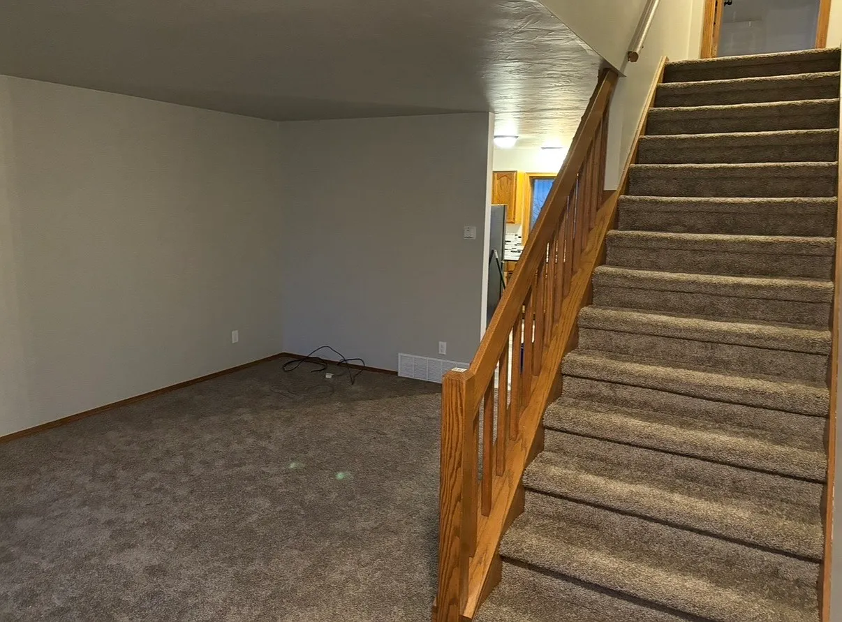 2 bed, 1.5 bath, 1300 sqft, $1,400 — Photo 3