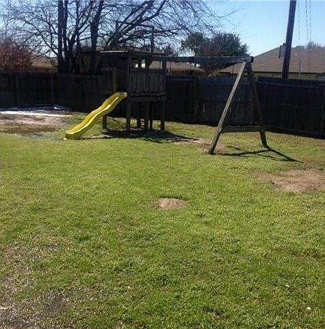 2nd image of 713 NW Charlyne Dr