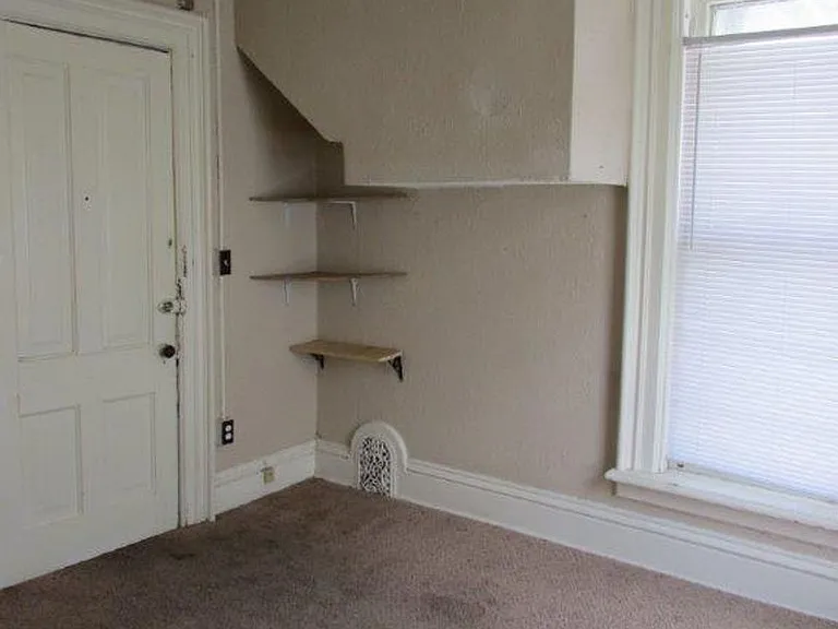 209 E Mifflin St — Photo 29
