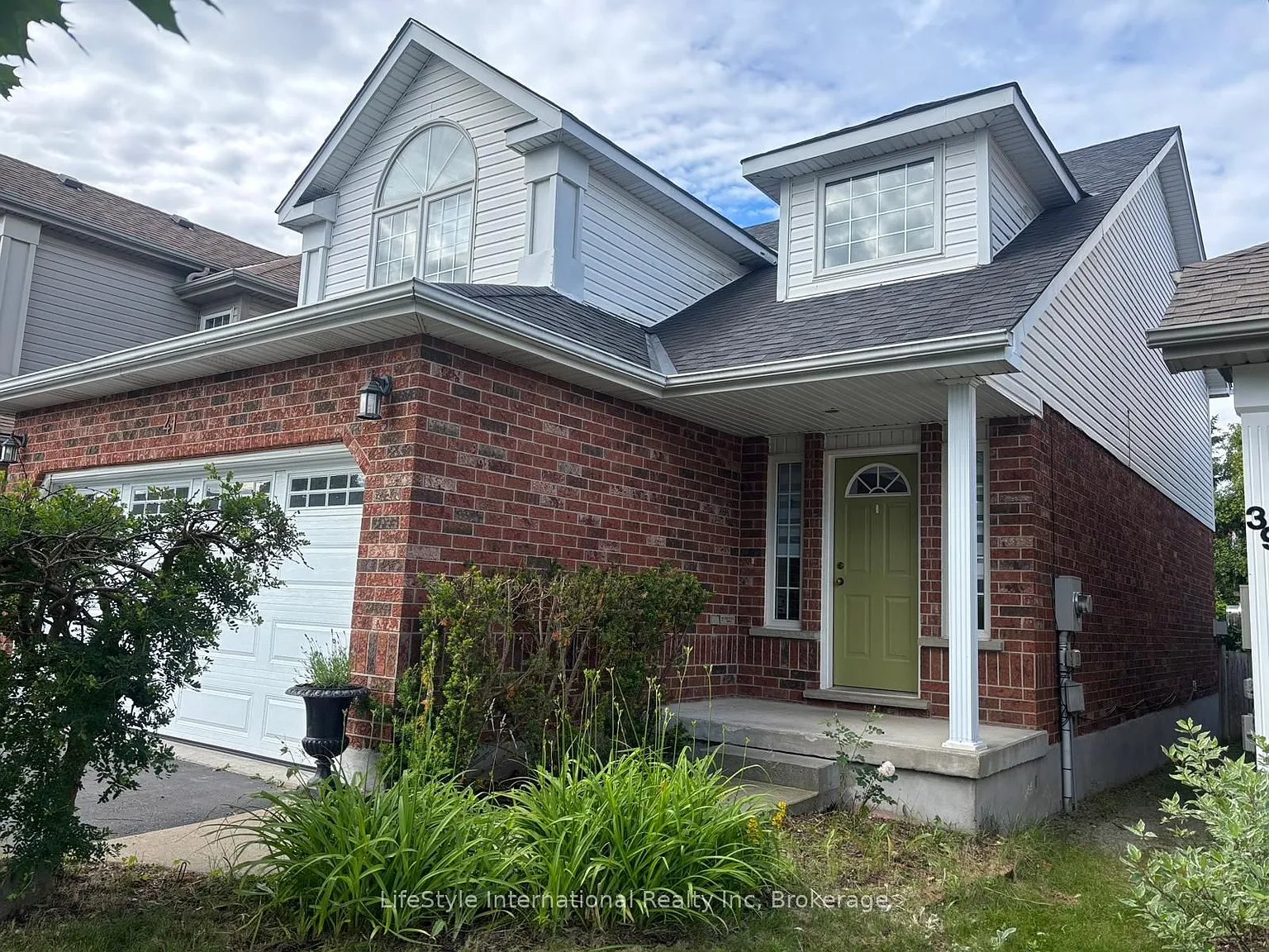 4 bed, $3,600 — Photo 2