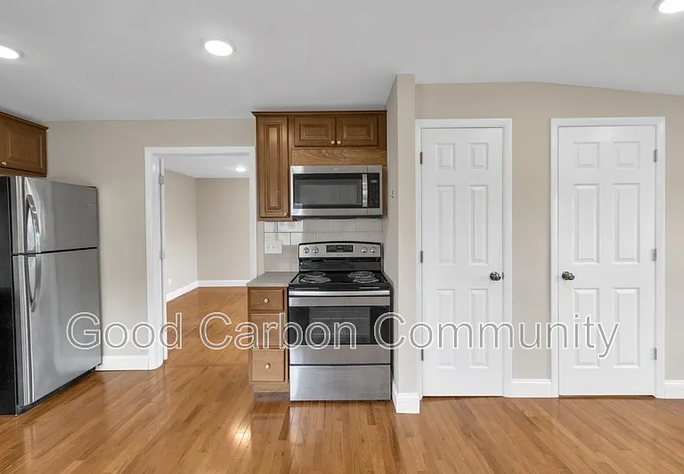 84 Crane St #6 — Photo 3