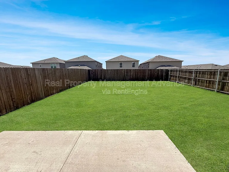846 Breakwater Dr — Photo 2