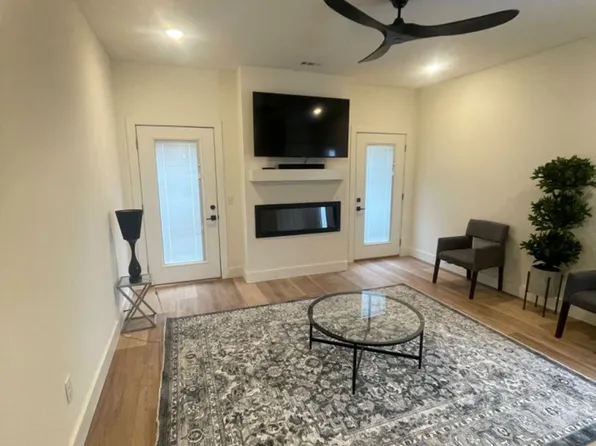 2600 SW Livingston Sq, Bentonville, AR