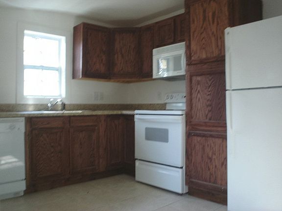 5th image of 2154 Sadler Ave
