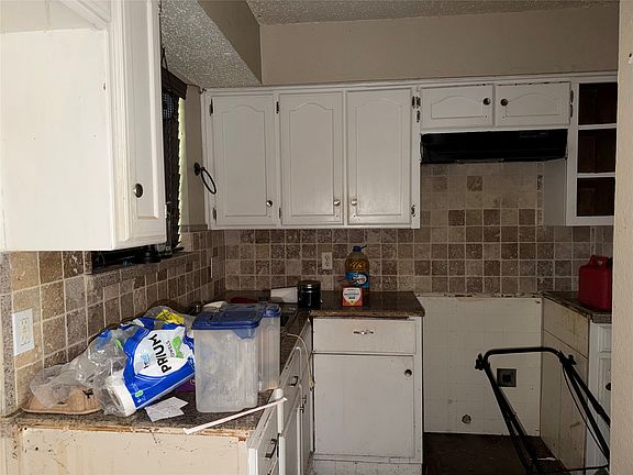 4th image of 2325 Felder Ln