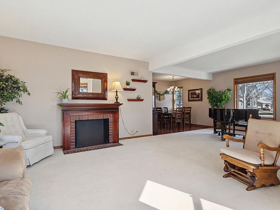 4th image of 513 E Poplar St