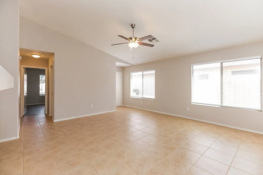 3 bed, 2.0 bath, 1315 sqft, $2,400 — Photo 3