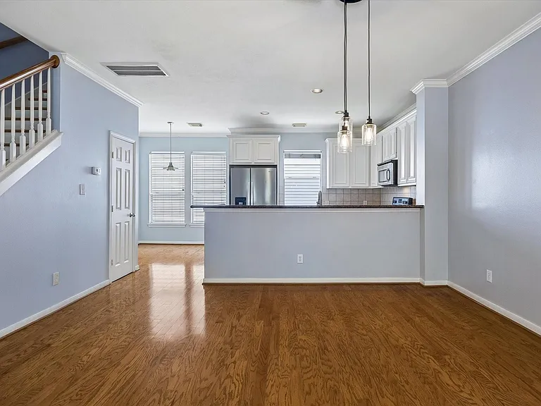 1026 Van Buren St — Photo 7