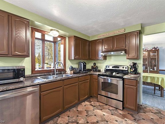 4th image of 3511 Woodstock Ln