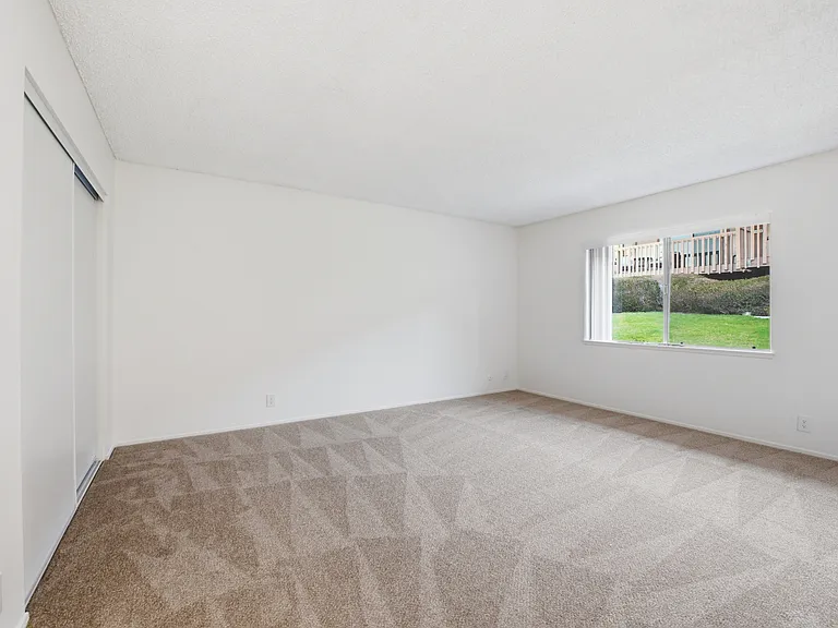 1022 San Marino Dr — Photo 12