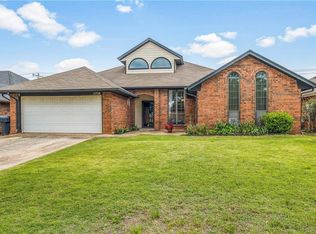 11728 SW 7th St, Yukon, OK 73099