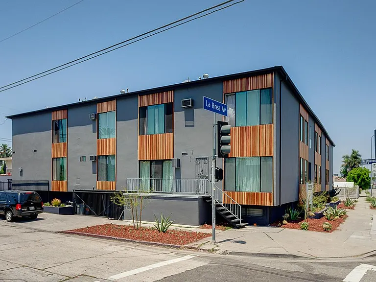 2827 S La Brea Ave #18 — Photo 10
