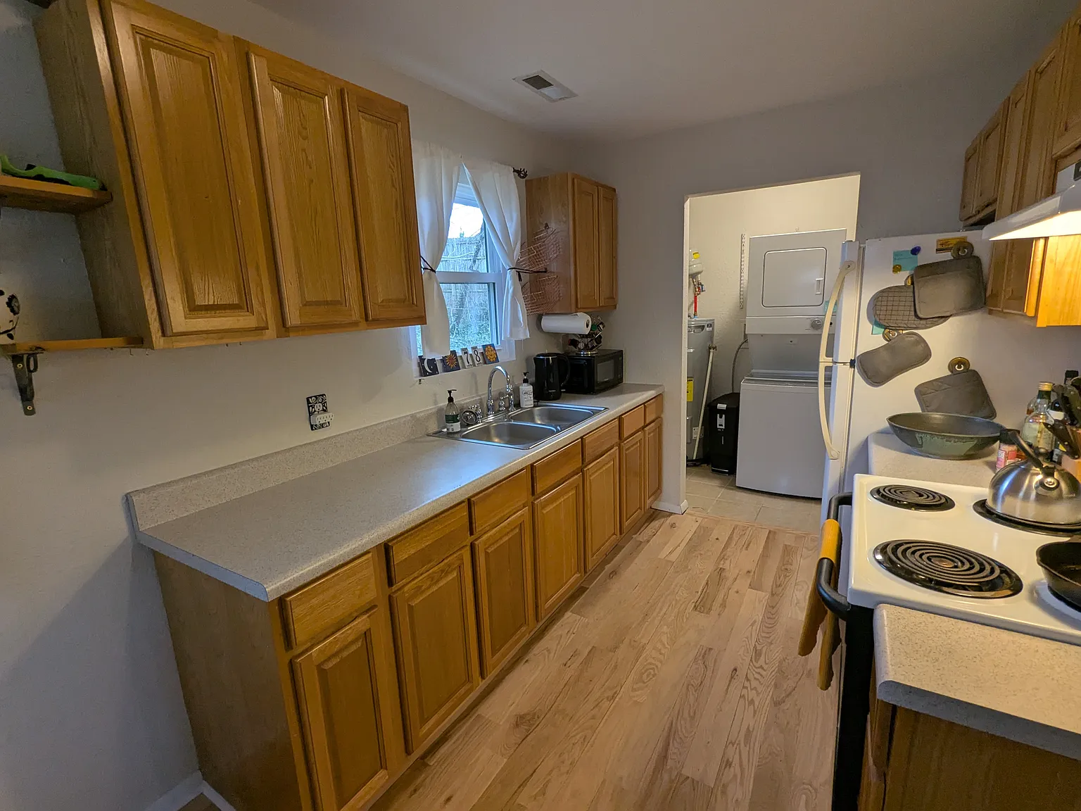 3 bed, 896 sqft, $2,000 — Photo 2