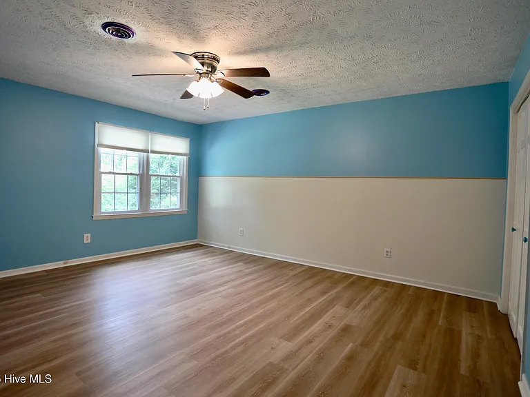 202 Haldane Dr — Photo 25