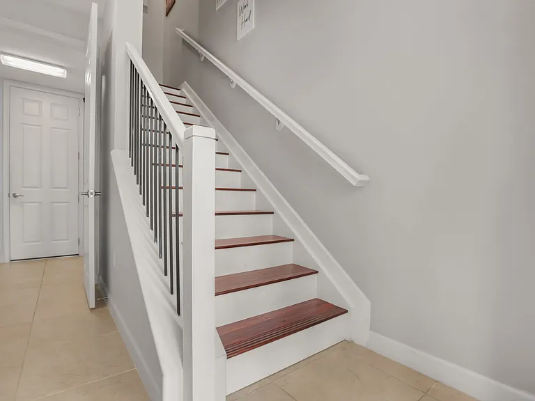 661 Hangnest Ln — Photo 12