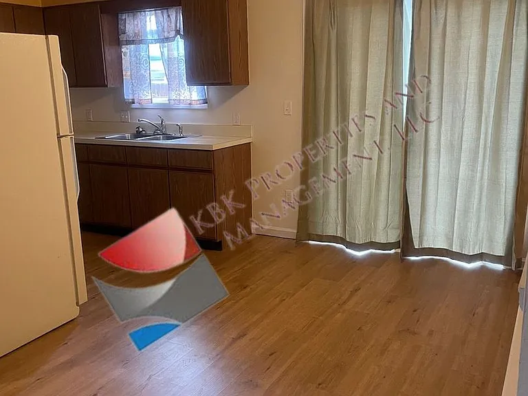 518 Wolf St — Photo 2