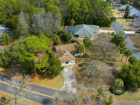 24 Douglas St, Homosassa, FL 34446