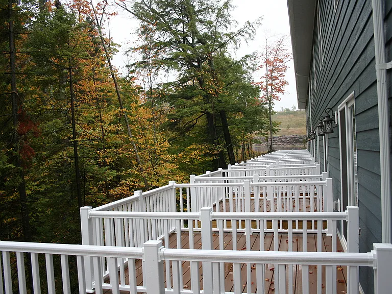 2747 Scenic Dr — Photo 2