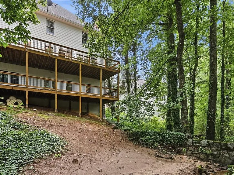4563 Fountain Dr NE — Photo 33