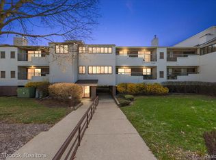 30414 Orchard Lake Rd Unit 29, Farmington Hills, MI 48334