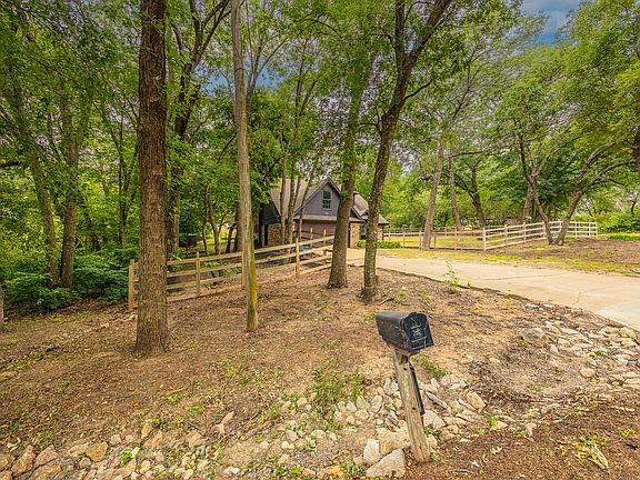 2nd image of 320 Oak Creek Dr