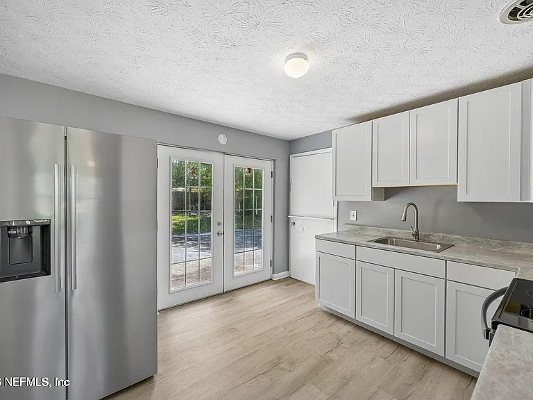 8032 Lourdes Dr S — Photo 10
