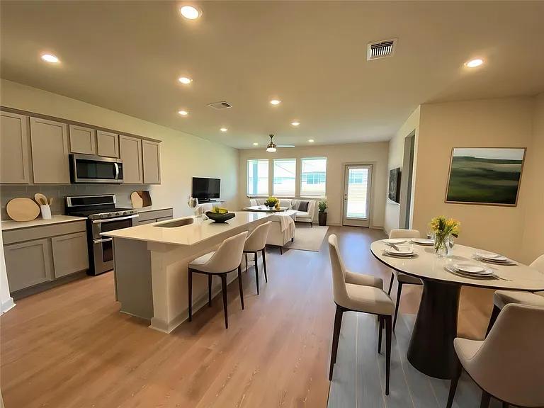 2205 Sisterdale Ln — Photo 8