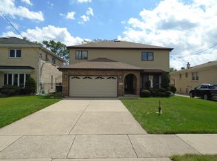 8709 W Stolting Rd, Niles, IL 60714