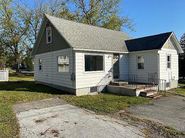 1st image of 1 Evans Ln