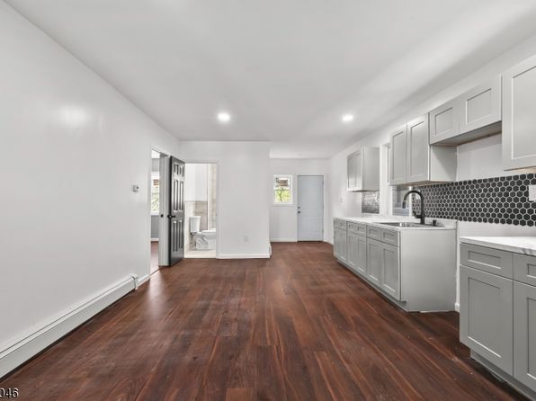 67 Mercer St, Paterson City, NJ 07524