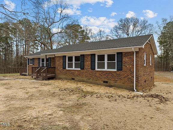 3rd image of 1439 White Dr