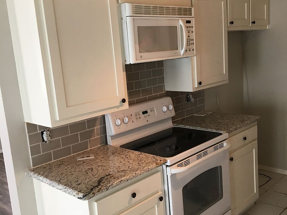2nd image of 421 S Oak St