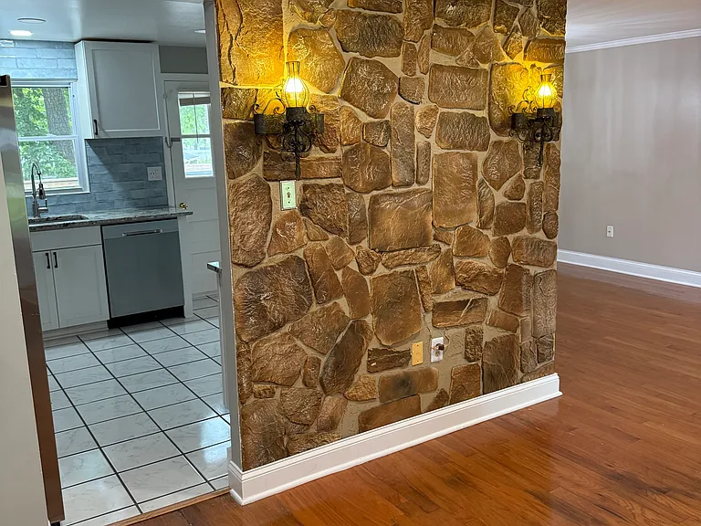 4009 Brewster Ln — Photo 9