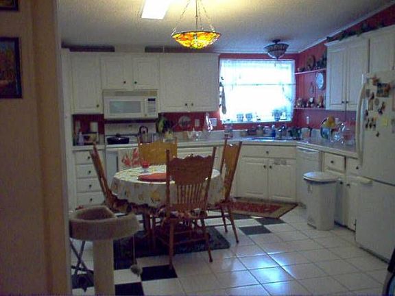 eat in kitchen area