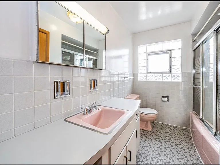 8333 Trumbull Ave #2 — Photo 17
