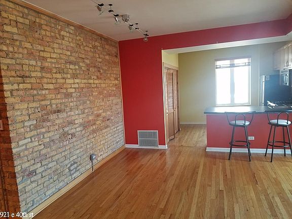 3rd image of 921 E 40th St #215