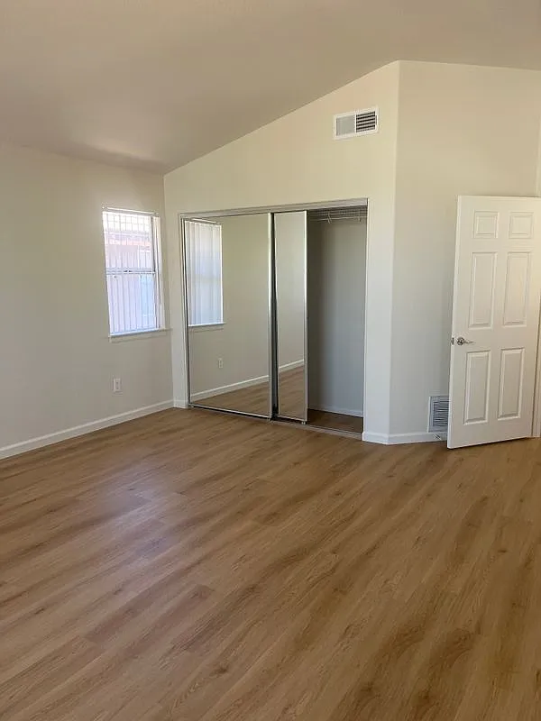 4 bed, 3.0 bath, 2381 sqft, $4,700 — Photo 3