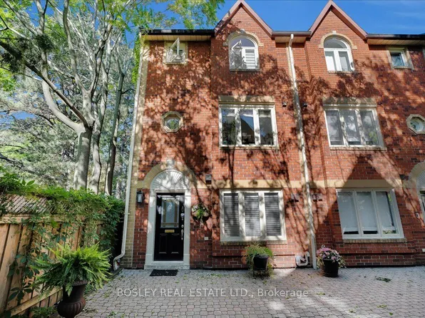 18 Doncrest Rd #11, Toronto, ON M4K 1R8