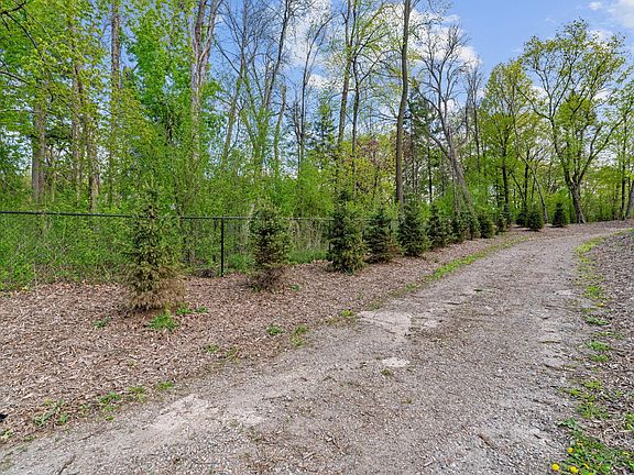 3rd image of 445 Bovey Rd