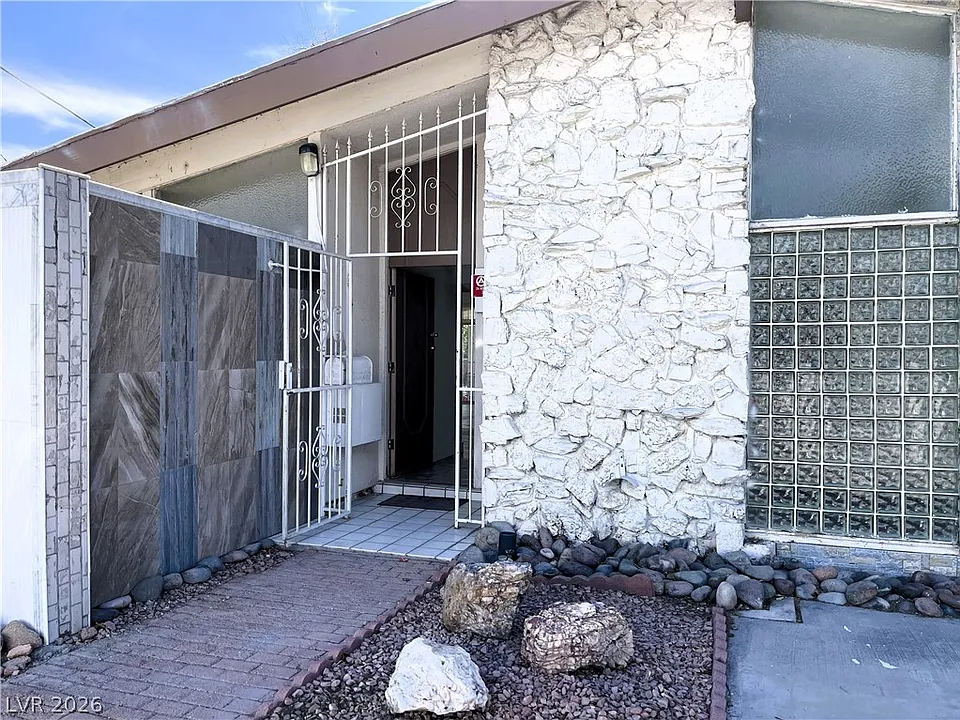 2275 E Desert Inn Rd