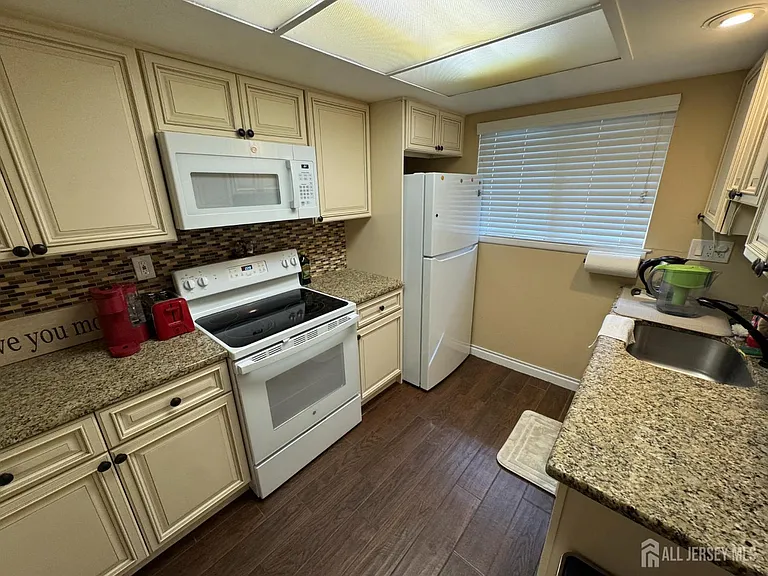 186 Newport Rd — Photo 3