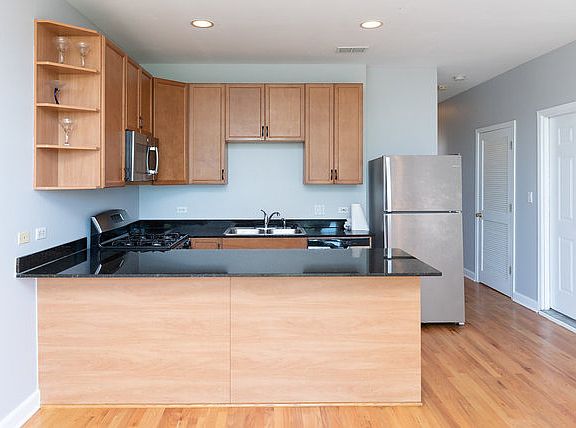 5th image of 2741 W Congress Pkwy APT 3E