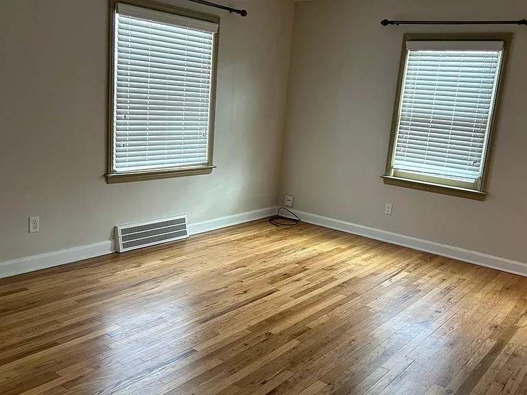 1051 Linden St — Photo 7