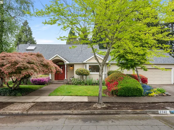 2742 Wingate St, Eugene, OR 97408