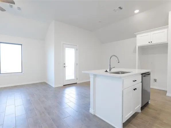 10325 SW 55th St, Mustang, OK 73064