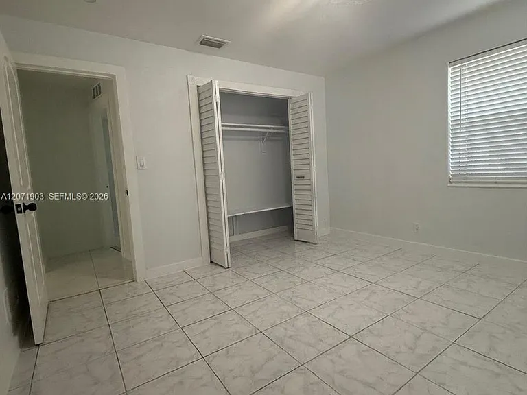 4210 NE 12th Ter — Photo 14