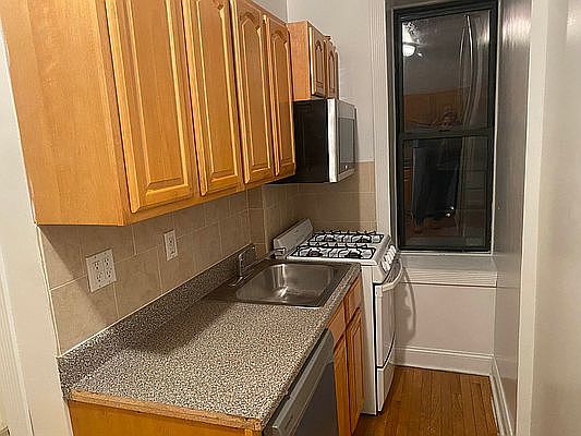 2nd image of 935 Saint Nicholas Ave APT 4B