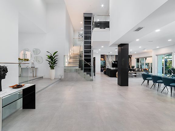 4th image of 767 NE HARBOUR Drive