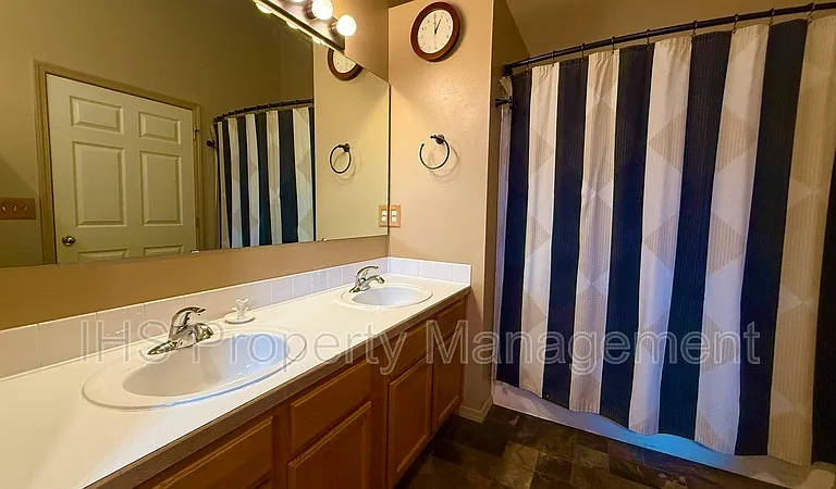 5508 Holly Way — Photo 11